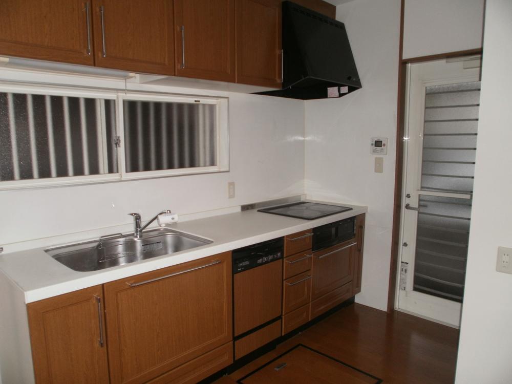 Kitchen. Indoor (12 May 2013) Shooting