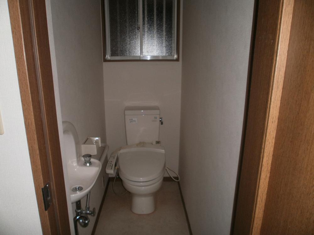 Toilet. Indoor (12 May 2013) Shooting