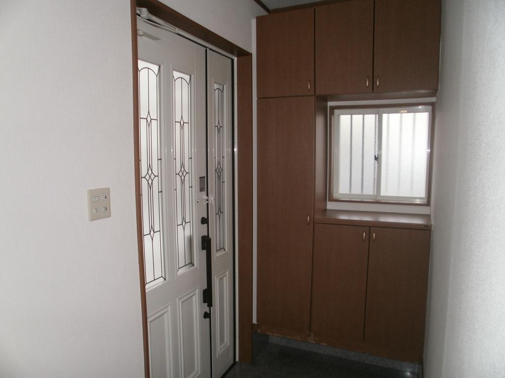 Entrance. Local (12 May 2013) Shooting