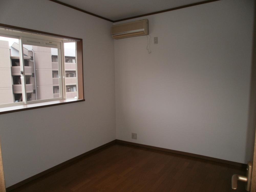 Non-living room. Indoor (12 May 2013) Shooting