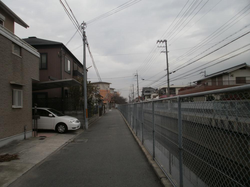 Local photos, including front road. Local (12 May 2013) Shooting