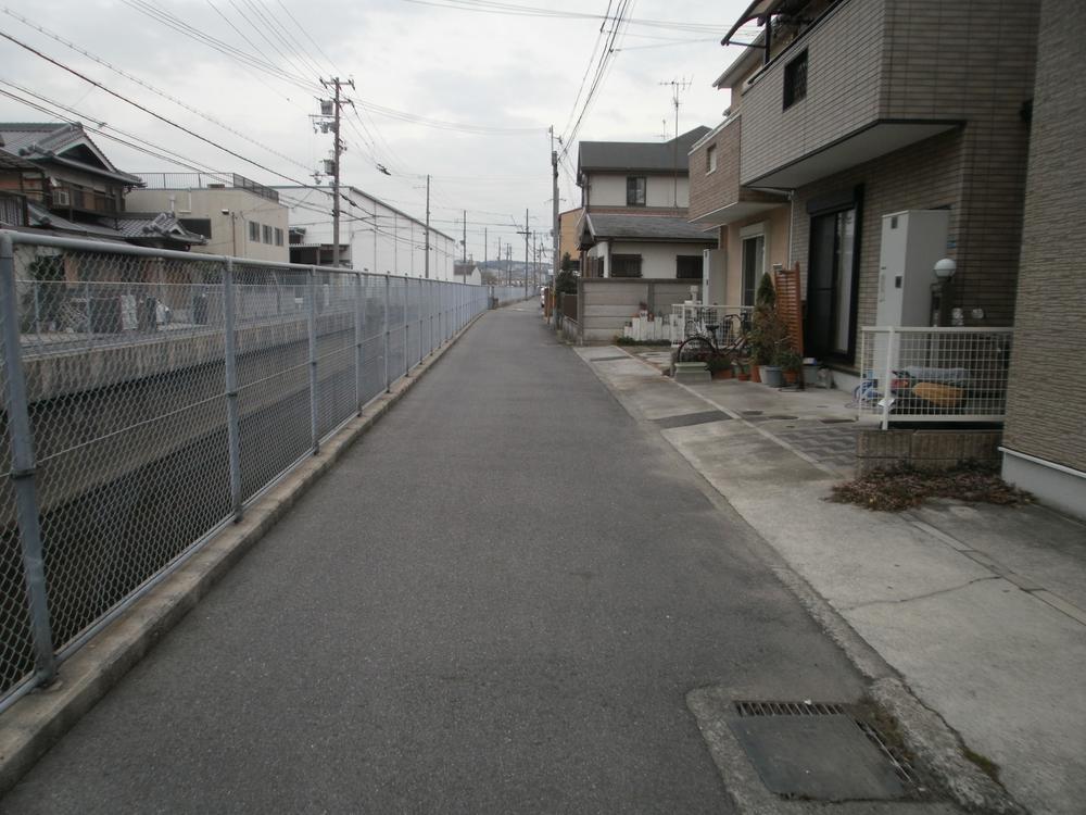 Local photos, including front road. Local (12 May 2013) Shooting