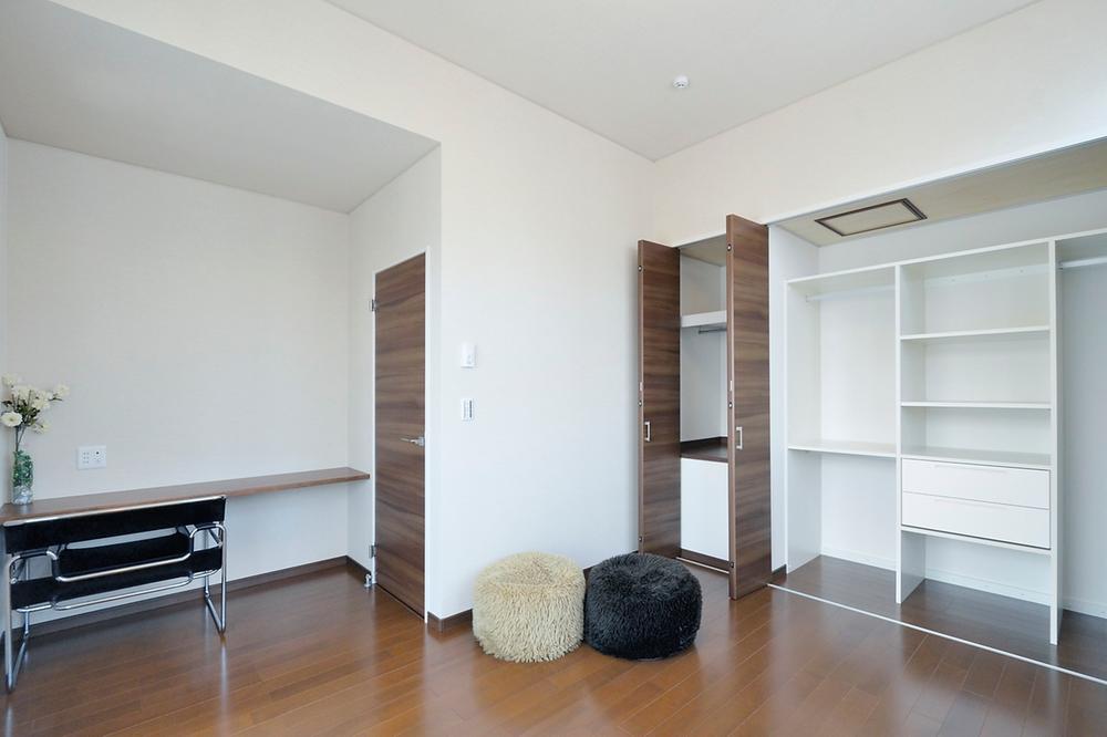 Non-living room. Local model house "master bedroom" (April 2013 shooting)