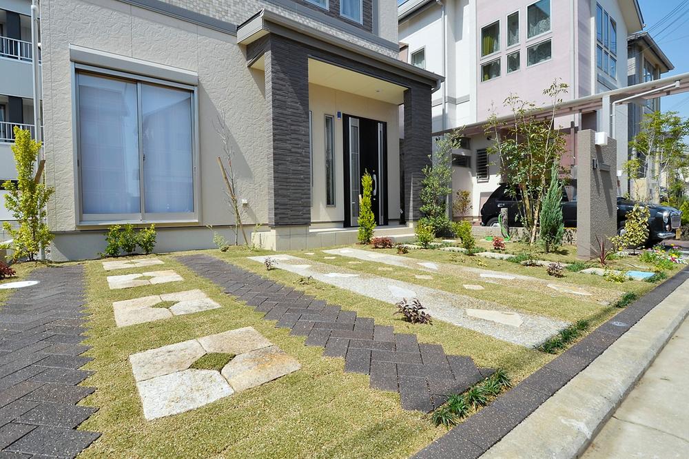 Parking lot. Local model house "garden ・ Garage space "(April 2013 shooting)