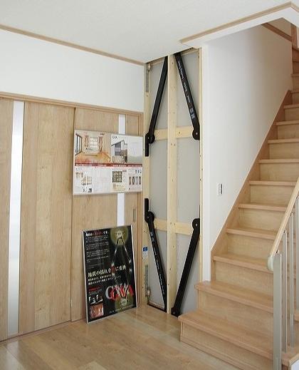 Security equipment. Is a state-of-the-art technology to reduce the damage by absorbing seismic energy. Shaking to reduce more than 50%, It works well to repeated seismic. And absorption by converting the seismic energy into thermal energy by moving parts of the damper expands and contracts elastically!