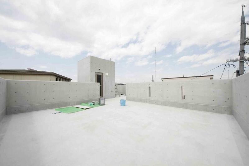 Balcony.  [Model house (81 No. land)]  Sky balcony spacious about 26 Pledge! Home garden, Pool play, BBQ, such as applications in various ways!  Local (12 May 2013) Shooting