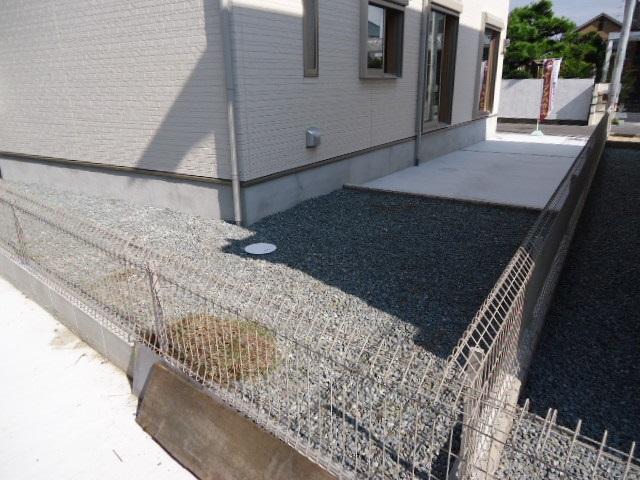 Local appearance photo. Garden space!