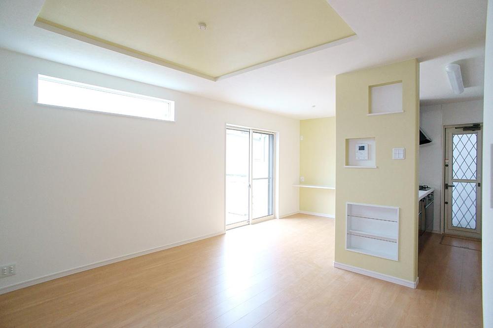 Living. No. 17 land kitchen