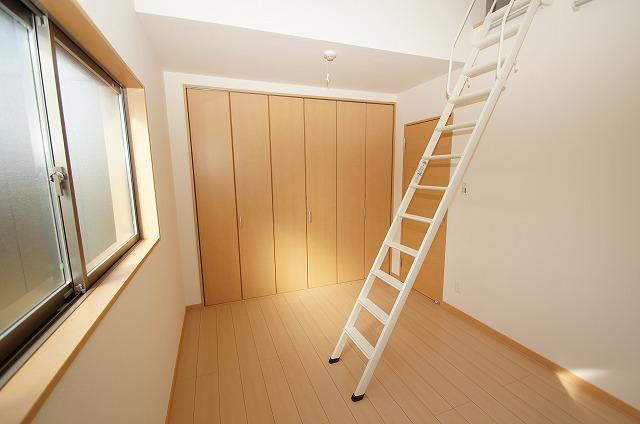 Non-living room. 2 Kaiyoshitsu