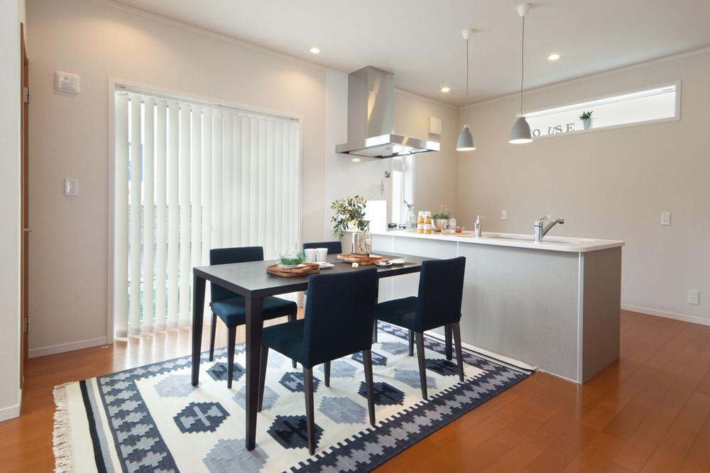 Kitchen. Morning, Dining designed to light enters plenty. We breakfast in the bright feeling, One day will Ganbare.