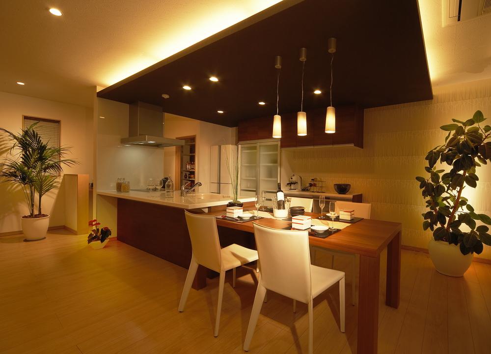 exhibition hall / Showroom. When you change the brightness of the lighting in the daytime and night, You get so much atmosphere. Or evening drink in your couple, It is a proposal of a new use of the counter kitchen. (exhibition hall)