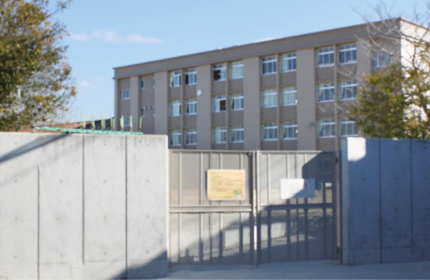 Primary school. The second elementary school up to 400m (5 minute walk) dark brown uniforms cute elementary school. Also carried out exterior work, You can learn in school that became more beautiful. Exchange of each grade each other thing of course, We also focus on, such as volunteer activities.