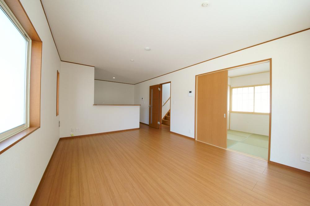 Same specifications photos (living). Example of construction (same specifications)