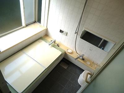 Bathroom. Indoor (11 May 2013) Shooting Bathroom 1616 size plus bay window is spacious