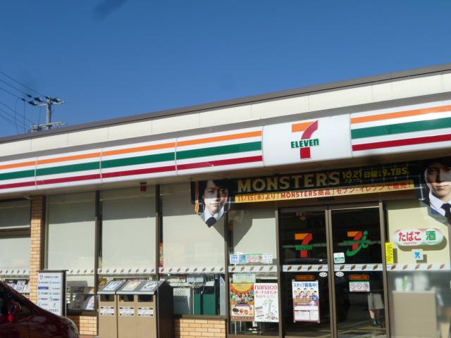 Convenience store. 170m to Seven-Eleven