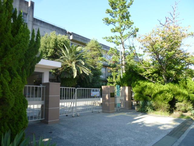 Junior high school. Izumisano to municipal Sano junior high school 650m