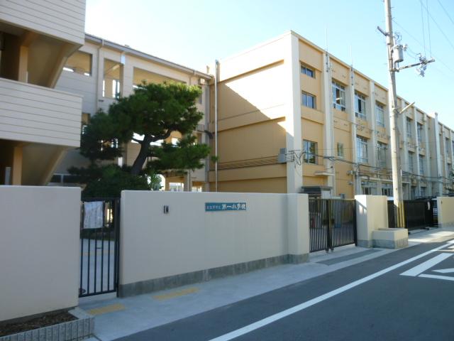 Primary school. Izumisano stand up to the first elementary school 1700m