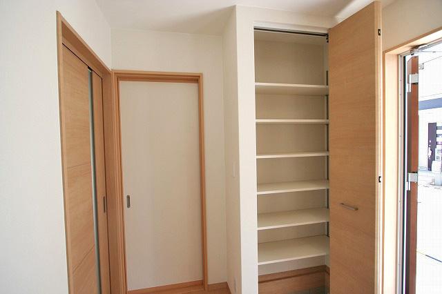 Entrance. Entrance storage