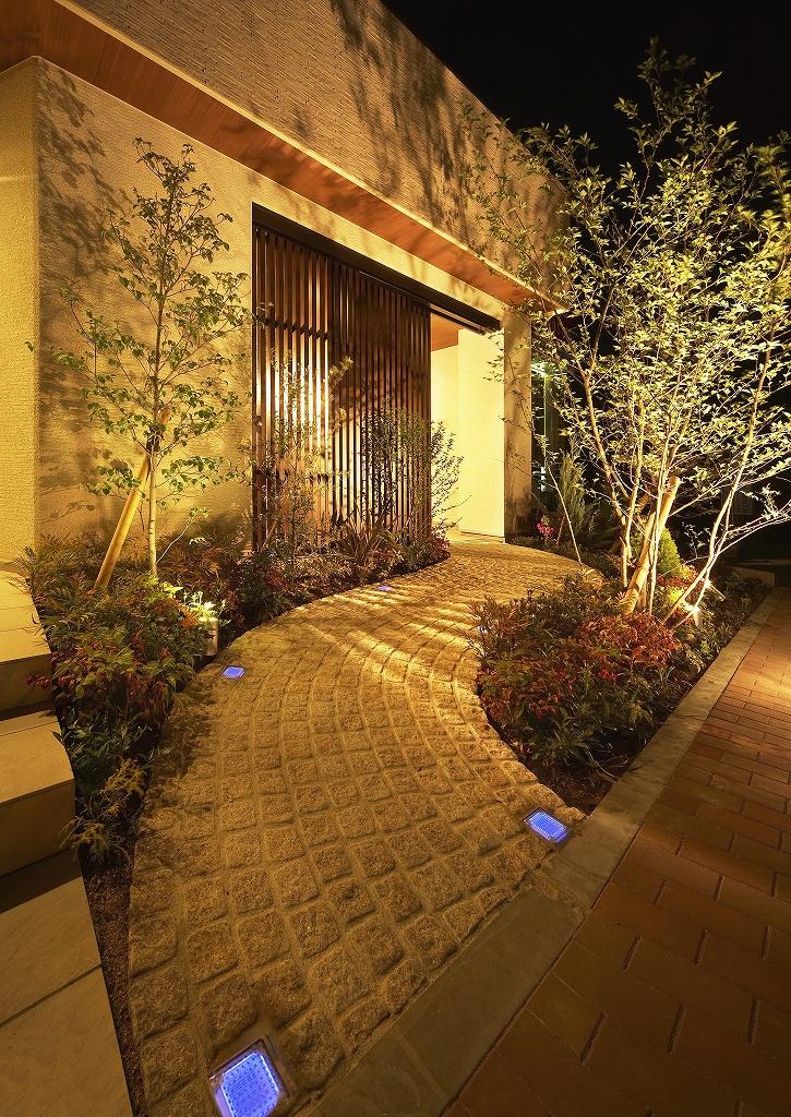 exhibition hall / Showroom. Entrance slope that leads into the house. Gentle wheelchair at a tilt and stroller also breeze. Families with small children, Also likely you can rest assured you will find the 2 household (Gallery House)