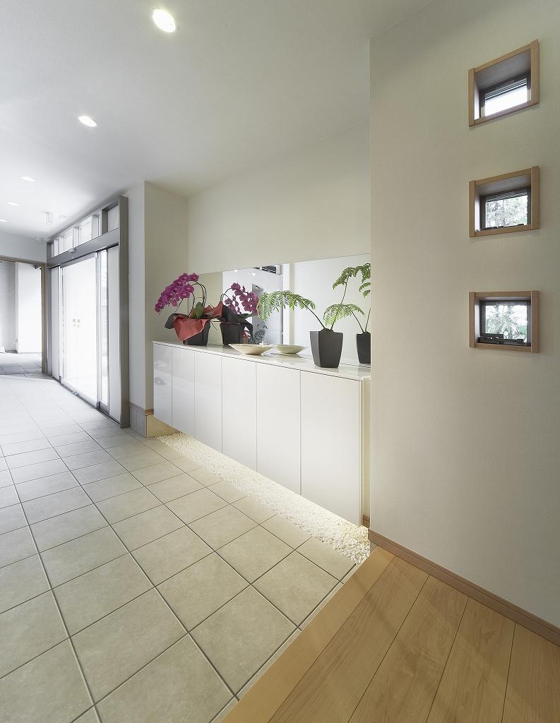 exhibition hall / Showroom. Between the street in the back of the entrance, There are shoes cloak of large capacity, Also be in the closet which is provided in the back put a such as raincoat. The Japanese side has put space, such as stroller ensure (Gallery House)