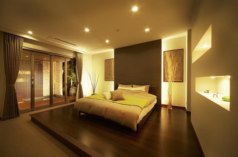 exhibition hall / Showroom. By increasing the floor stage, Also a view of the light-up basin on the bed. Since also TV can be installed on the wall, Fun Mel well as movies from the comfort of a bed (Gallery House)