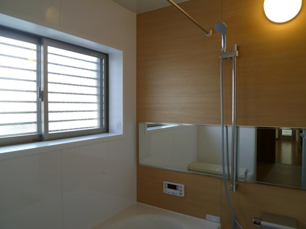 Building plan example (introspection photo). Also spacious available bath to heal fatigue of the day.