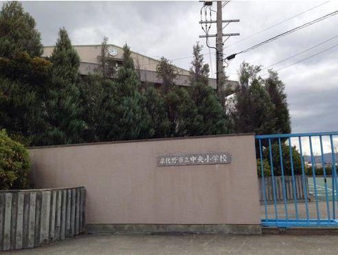 Primary school. Izumisano Municipal center child-rearing environment 1047m elementary school is within walking distance to the elementary school down pat.