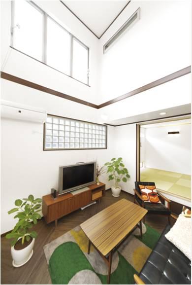 Building plan example (introspection photo). Achieve a spatial design with a space by utilizing a bold colonnade.