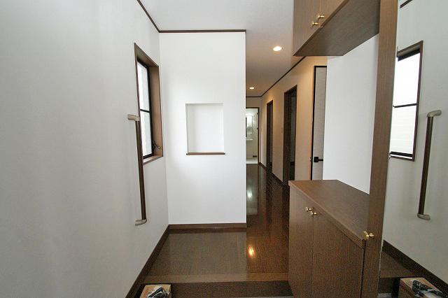 Entrance. Cross Insect