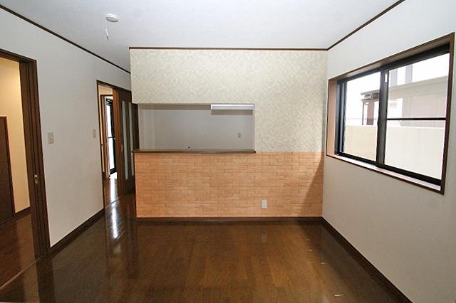 Living. In part of the living room wall was Hari eco-carat to clean the air (Image front wall portion)