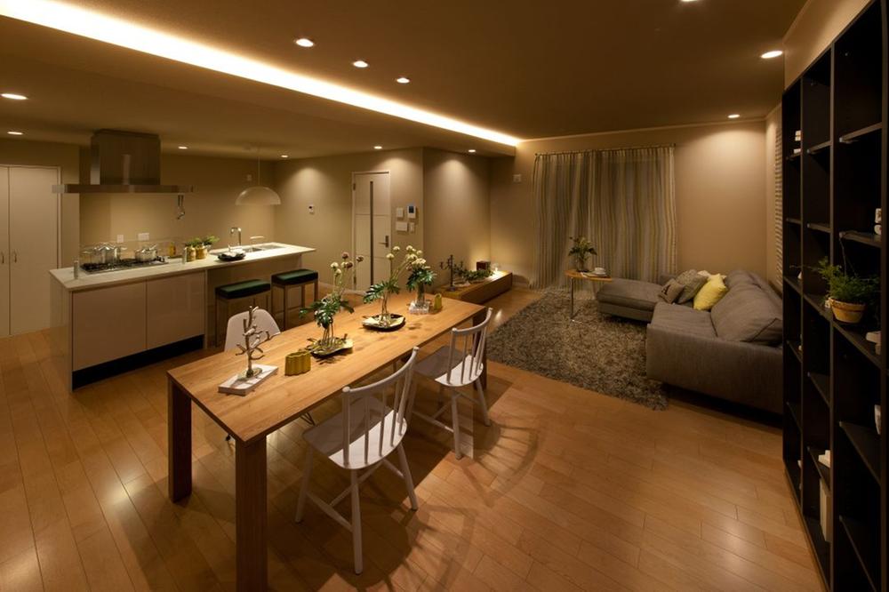 Living. Adult atmosphere, which is directed by dropping the lights. You calm space to provide a forum for family reunion.