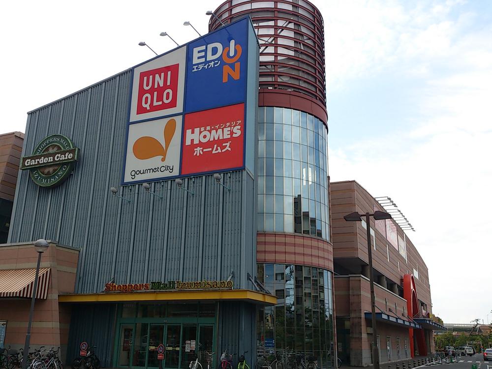 Shopping centre. 800m super until Shoppers Mall Izumisano, Electronics stores, bookstore, Furniture store, cloth shop, Such as the restaurant has entered a large-scale comprehensive shopping center. Here only you set a variety of things.