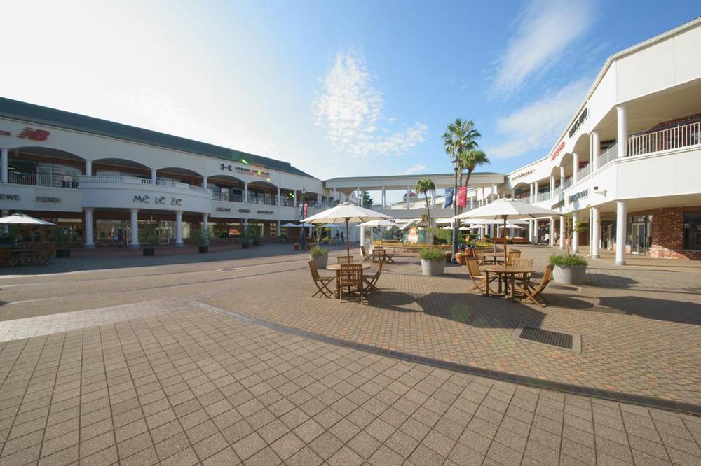 Shopping centre. Rinku Premium ・ 969m until the outlet