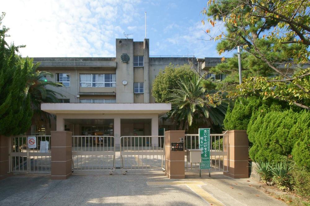 Junior high school. Izumisano to municipal Sano junior high school 495m