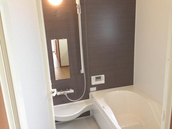 Bathroom. Spacious bathroom that can be bathing with children