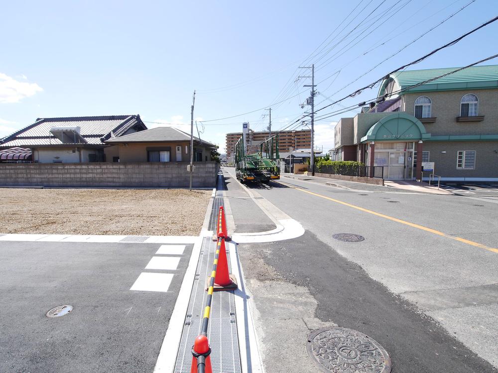 Local photos, including front road. Local shooting