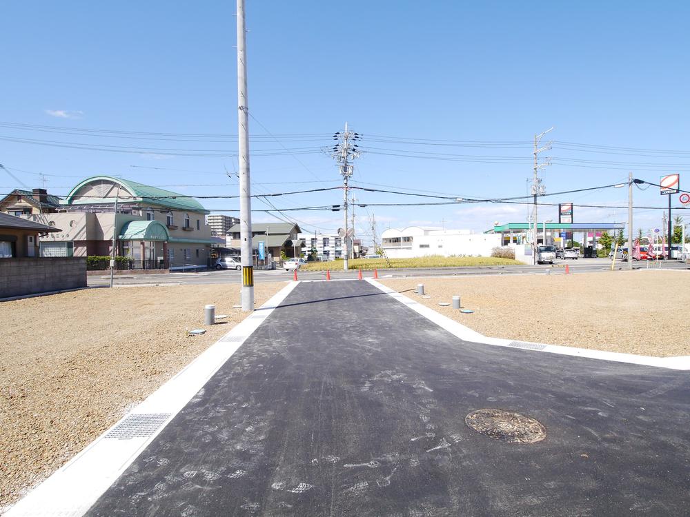 Local photos, including front road. Local shooting