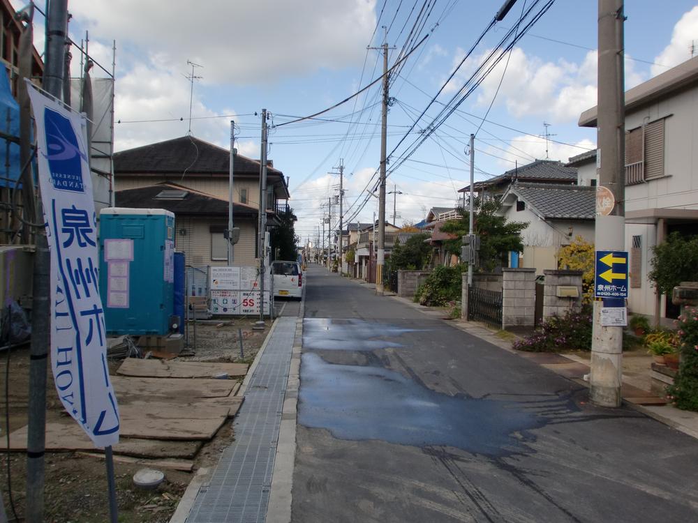 Local photos, including front road. Local (11 May 2013) Shooting