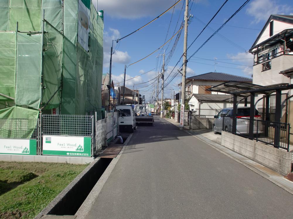 Local photos, including front road. Local (11 May 2011) Shooting