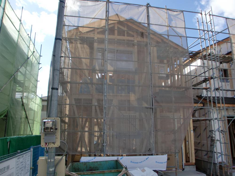 Local photos, including front road. Local (11 May 2011) Shooting