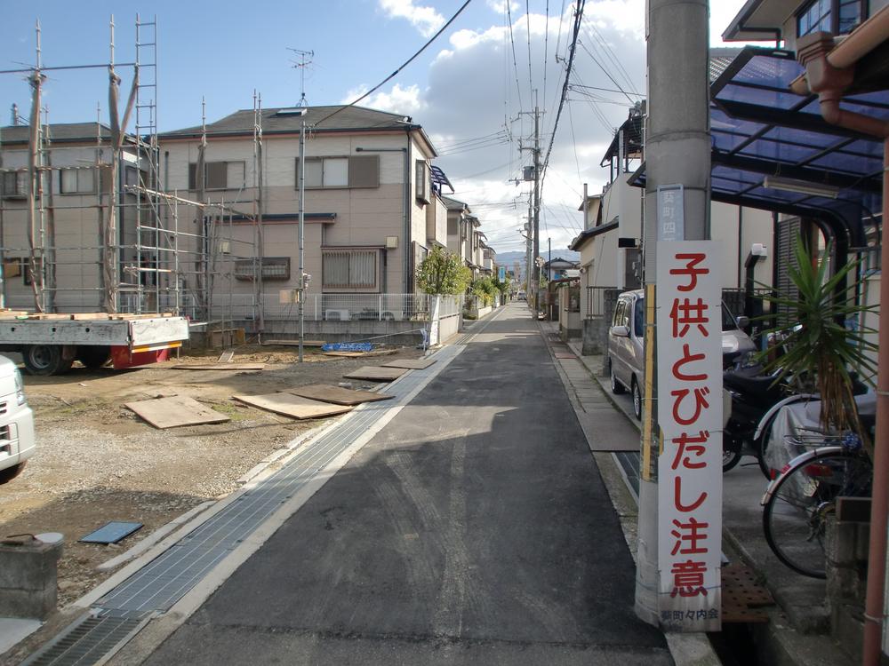 Local photos, including front road. Local (11 May 2013) Shooting