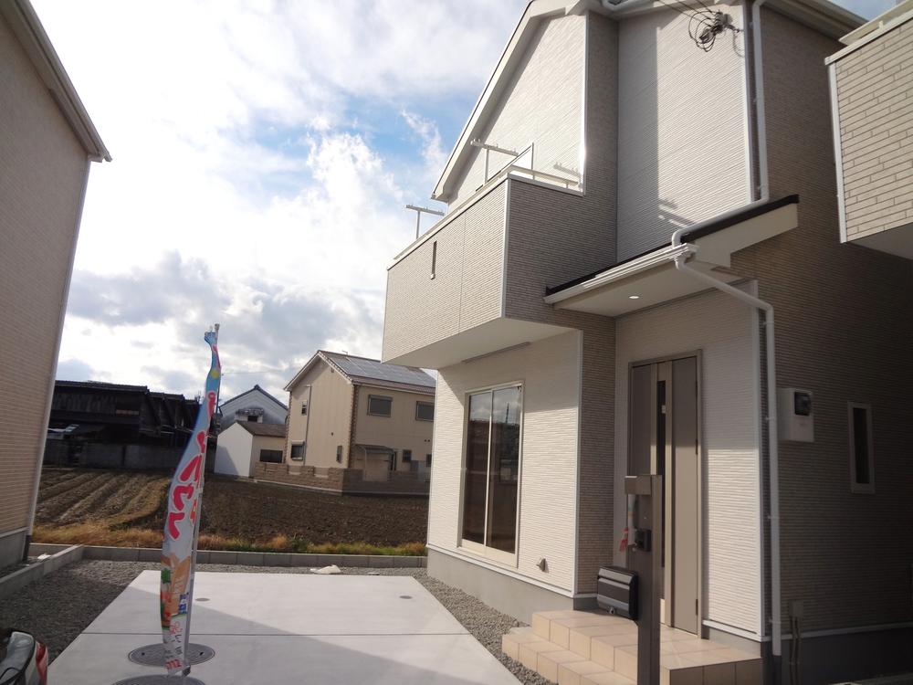 Local appearance photo. 2 is a photograph of the Building.