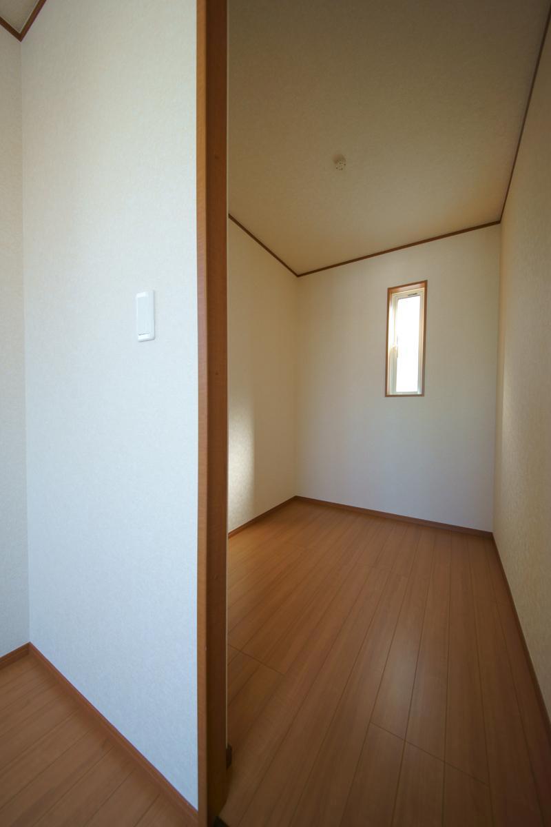 Receipt. Walk-in closet