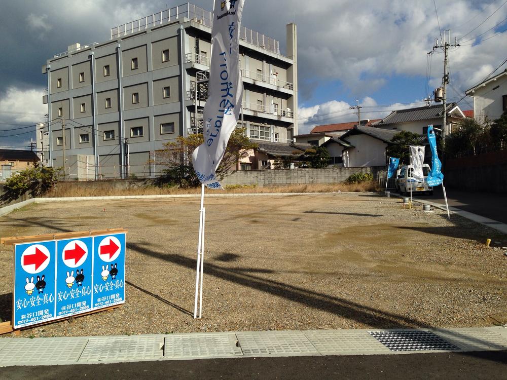 While near station, Quiet space because it is just off place from the main road.