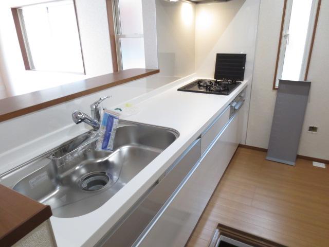 Kitchen. It bounces the conversation at the counter kitchen \ (^ o ^) /