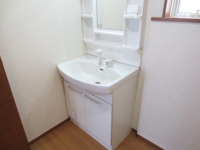 Wash basin, toilet. Indoor (10 May 2013) Shooting