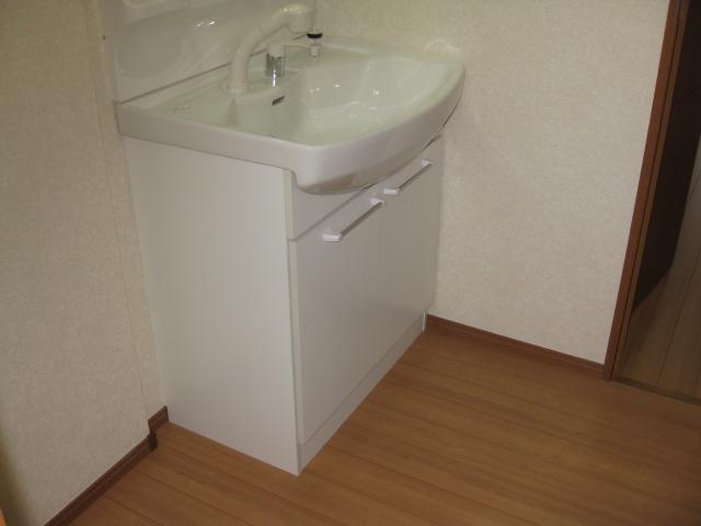 Wash basin, toilet. ☆ Wash basin with shampoo dresser ☆
