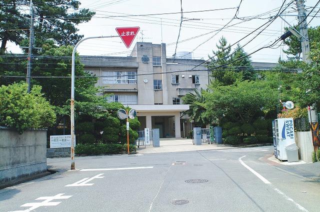 Junior high school. 2230m to Sano junior high school