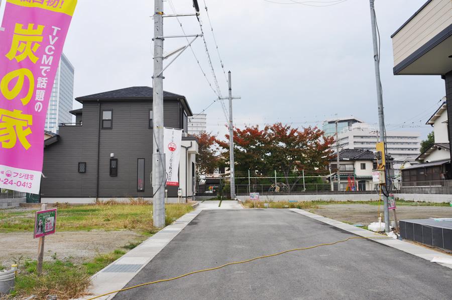 Local photos, including front road. (Shooting at local / 2013 November shooting)