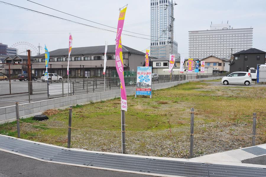 Local land photo. Glanced and reflected in the are over there Ferris wheel of Pleasure Town seek Lumpur. Shopping, of course, There is also a bowling alley and spa facilities. (Shooting at local / 2013 November shooting)